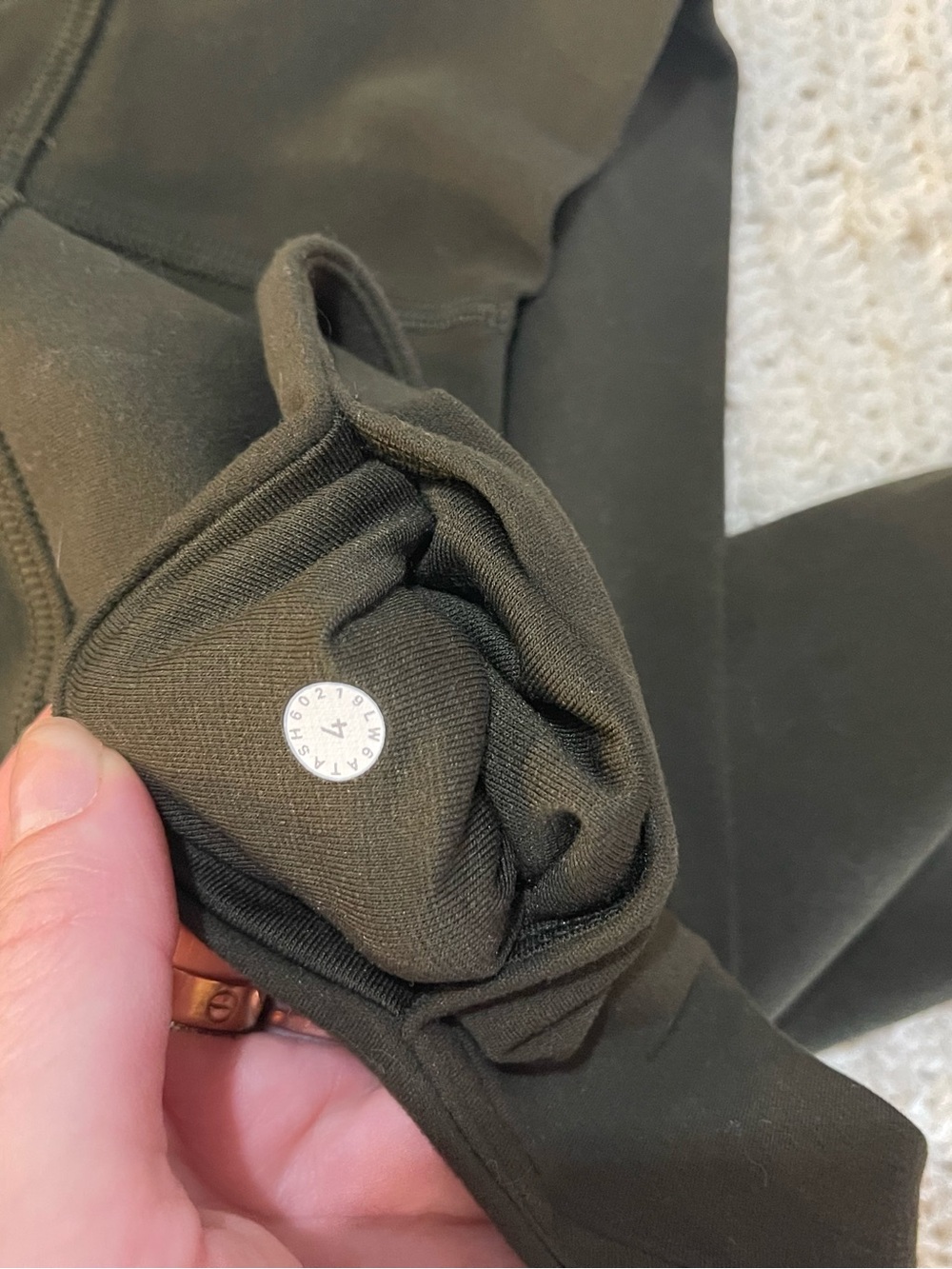 lululemon athletica women’s green Joggers - Picture 5 of 8